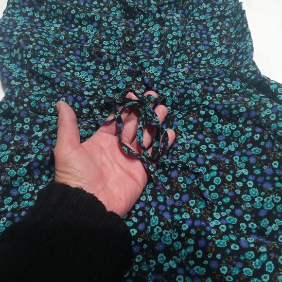 Xai Romper/Size SP(Small Petite)/Black w Green & Blue Floral Design - Picture 5 of 8